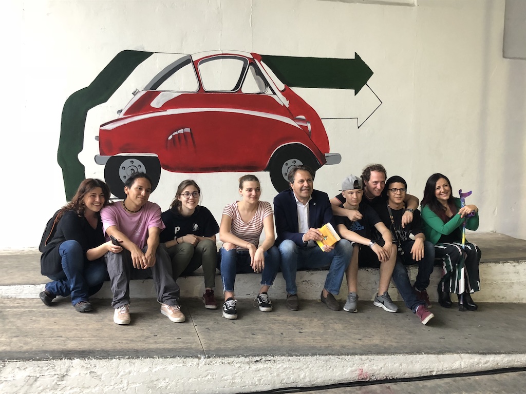 the-mayor-of-bresso-with-a-group-of-artistic-kids-painting-an-isetta-at-the-museum