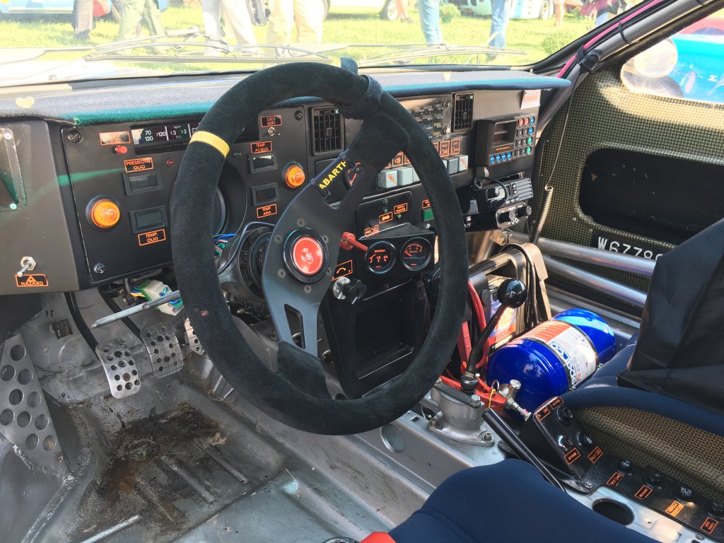 the-cockpit-of-the-lancia-037-looks-very-busy-3