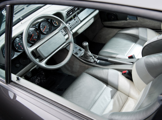 Porsche 959 interior