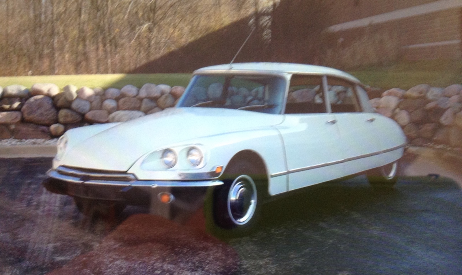 My Car Adventure - The Citroen DS 21 And The Hood